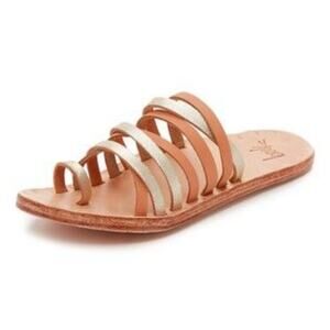 beek Skylark Slides Tan Gold Metallic Strappy Toe Loop Size 6.5